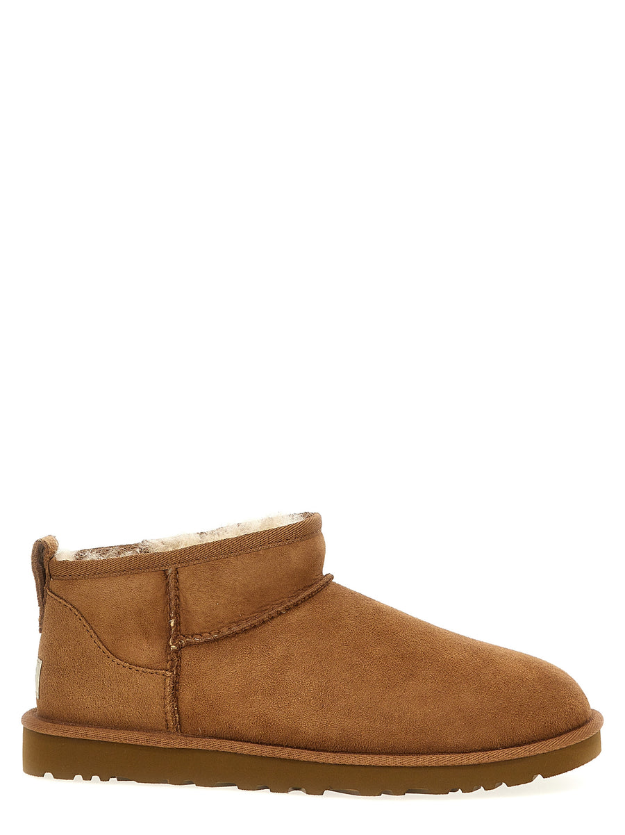 UGG M Classic Ultra Mini Ankle Boots for Men Cozy Reverse Sheepskin Suede with Lightweight Treadlite Traction
