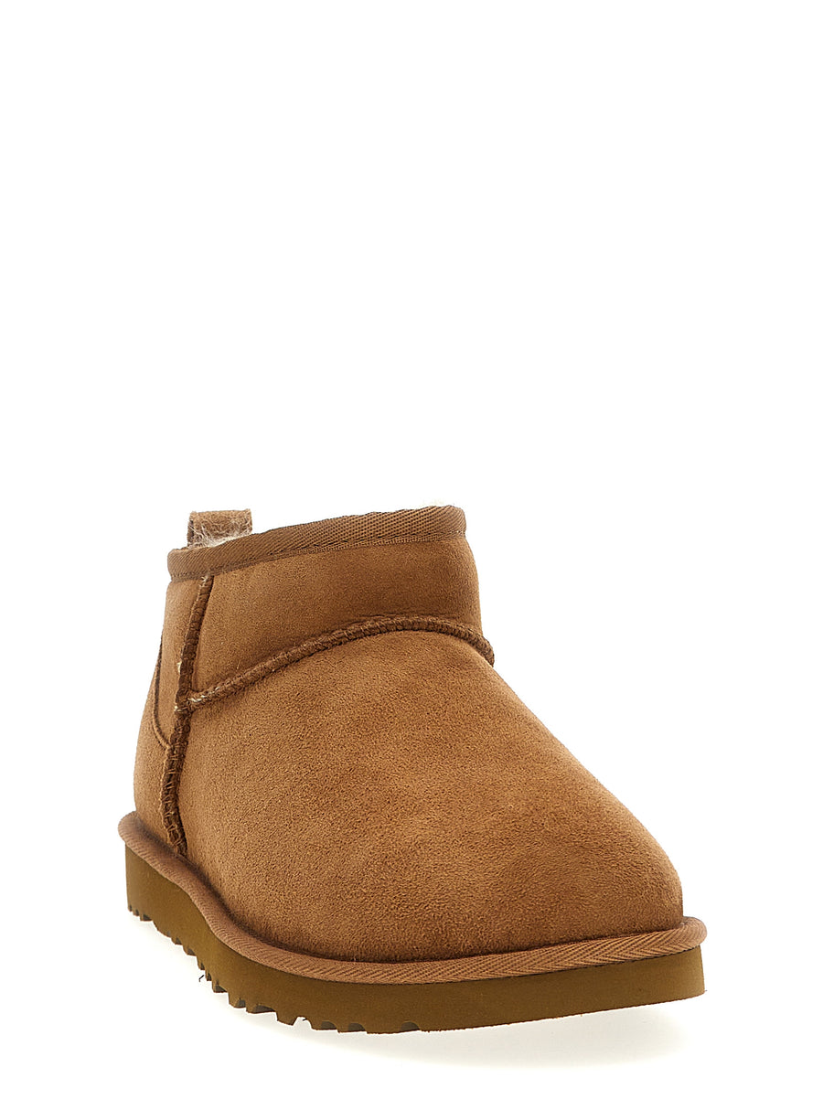 UGG M Classic Ultra Mini Ankle Boots for Men Cozy Reverse Sheepskin Suede with Lightweight Treadlite Traction