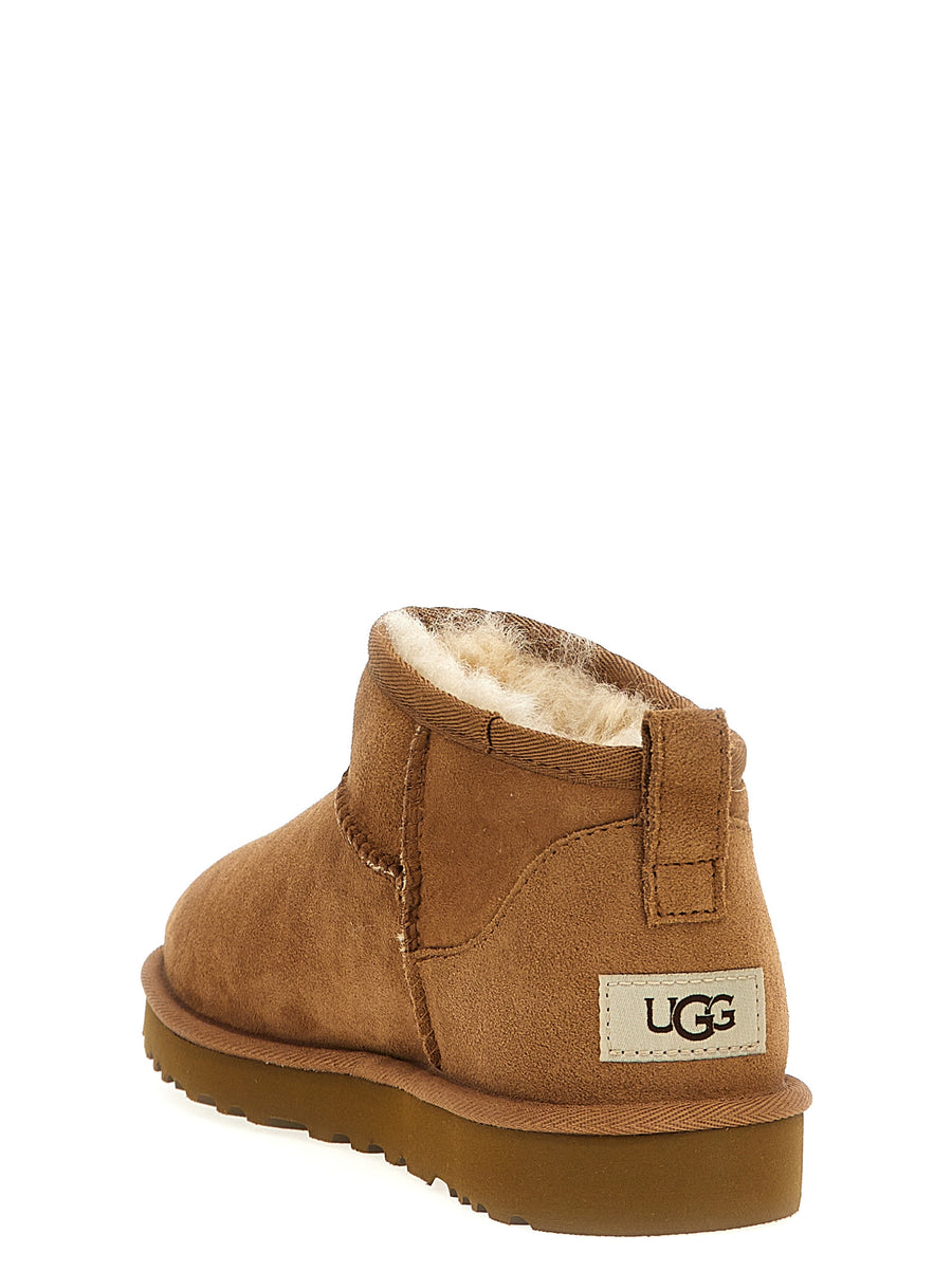 UGG M Classic Ultra Mini Ankle Boots for Men Cozy Reverse Sheepskin Suede with Lightweight Treadlite Traction