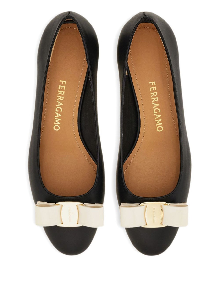 Ferragamo Vara Leather Pumps For Women With Bow Detail Almond Toe And Everyday Wear 3cm Block Heel