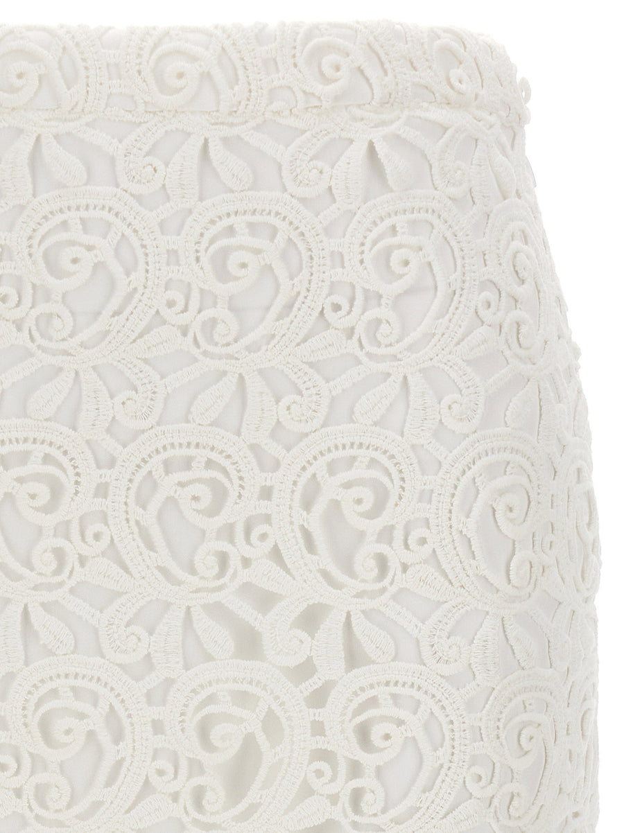 Burberry Lace Skirt With Satin Lining Delicate Lace Exterior For Women Timeless Luxury