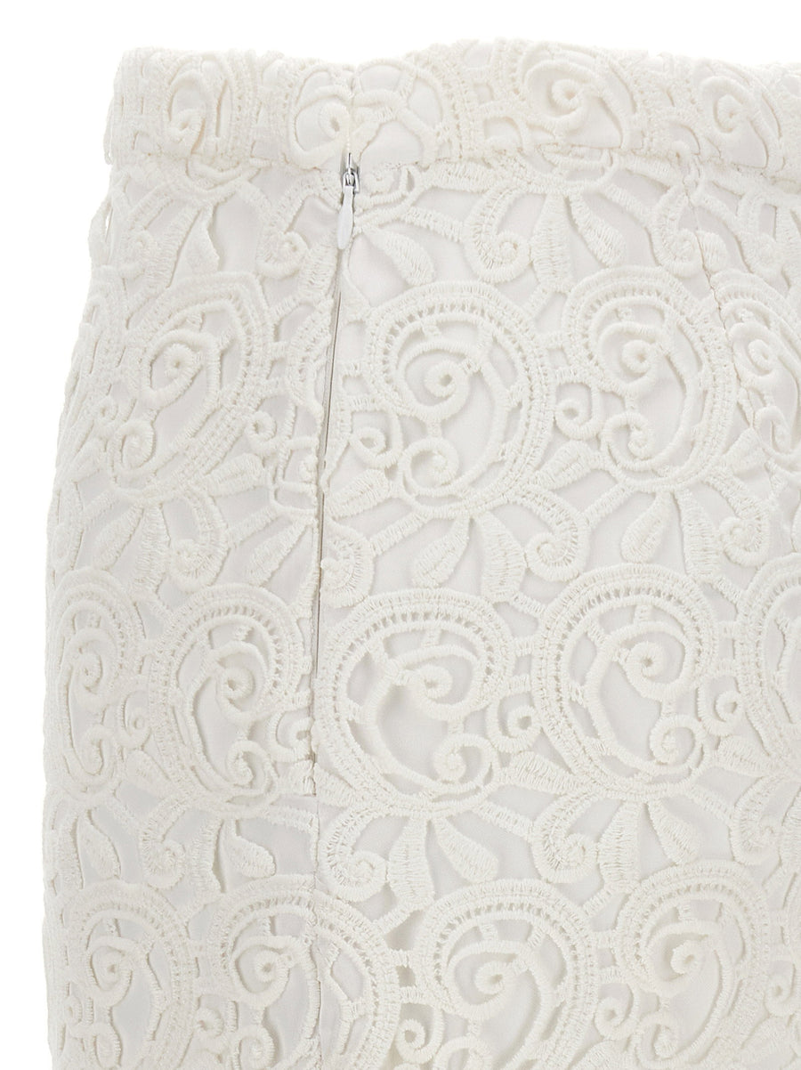Burberry Lace Skirt With Satin Lining Delicate Lace Exterior For Women Timeless Luxury